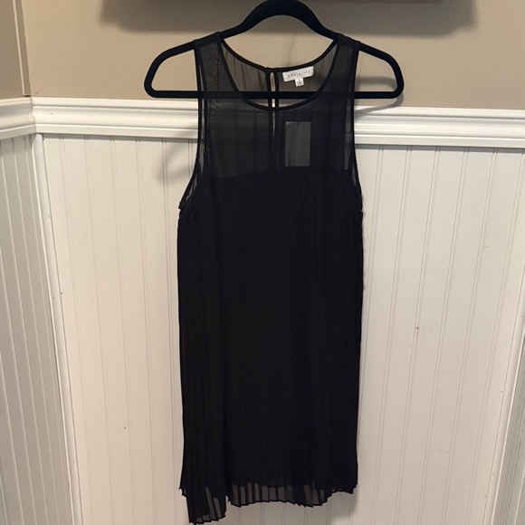 Socialite Black Sleeveless Midi Dress - Picture 1 of 6